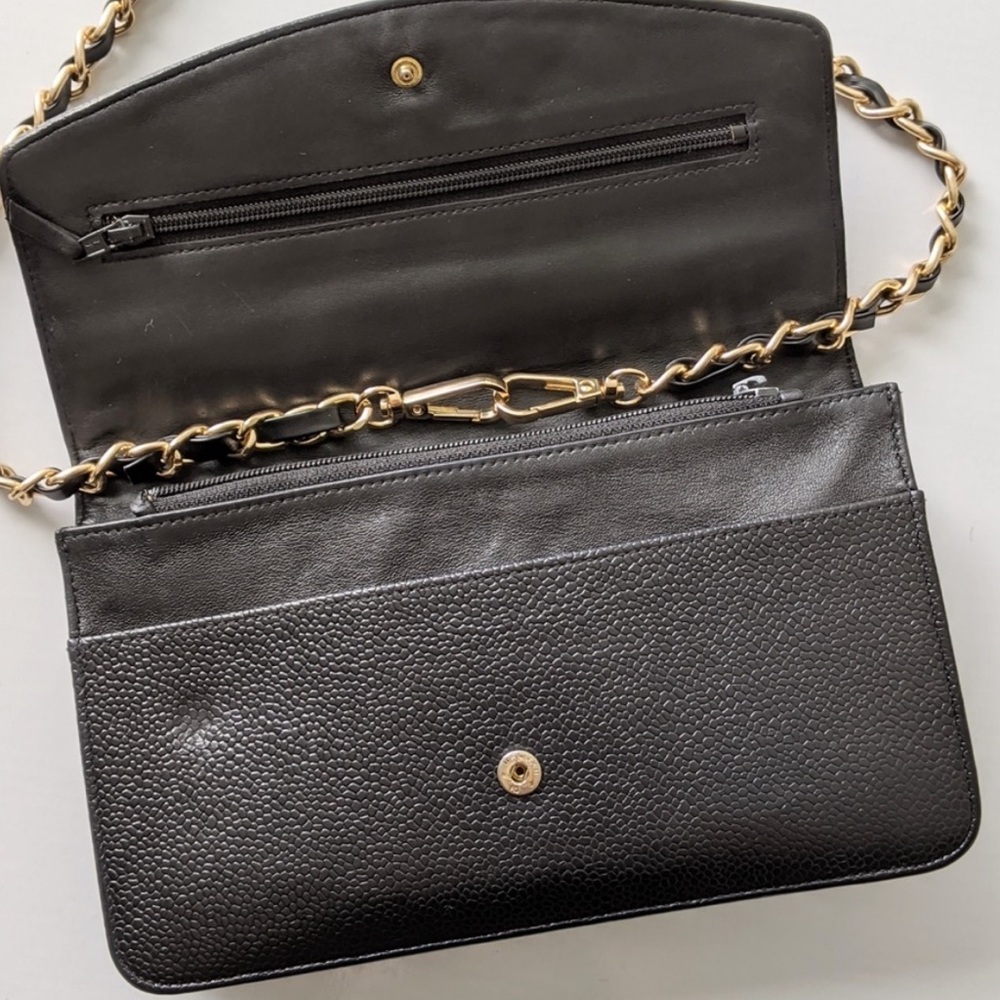 CHANEL Black Leather Shoulder Bag - Picture 2 of 16